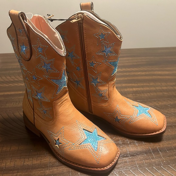 Faux Leather Cowgirl boots. Kids Size 2.               Cowgirl/ Halloween - Picture 2 of 8
